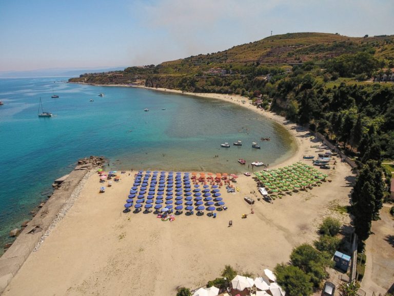 Vista aerea della spiaggia